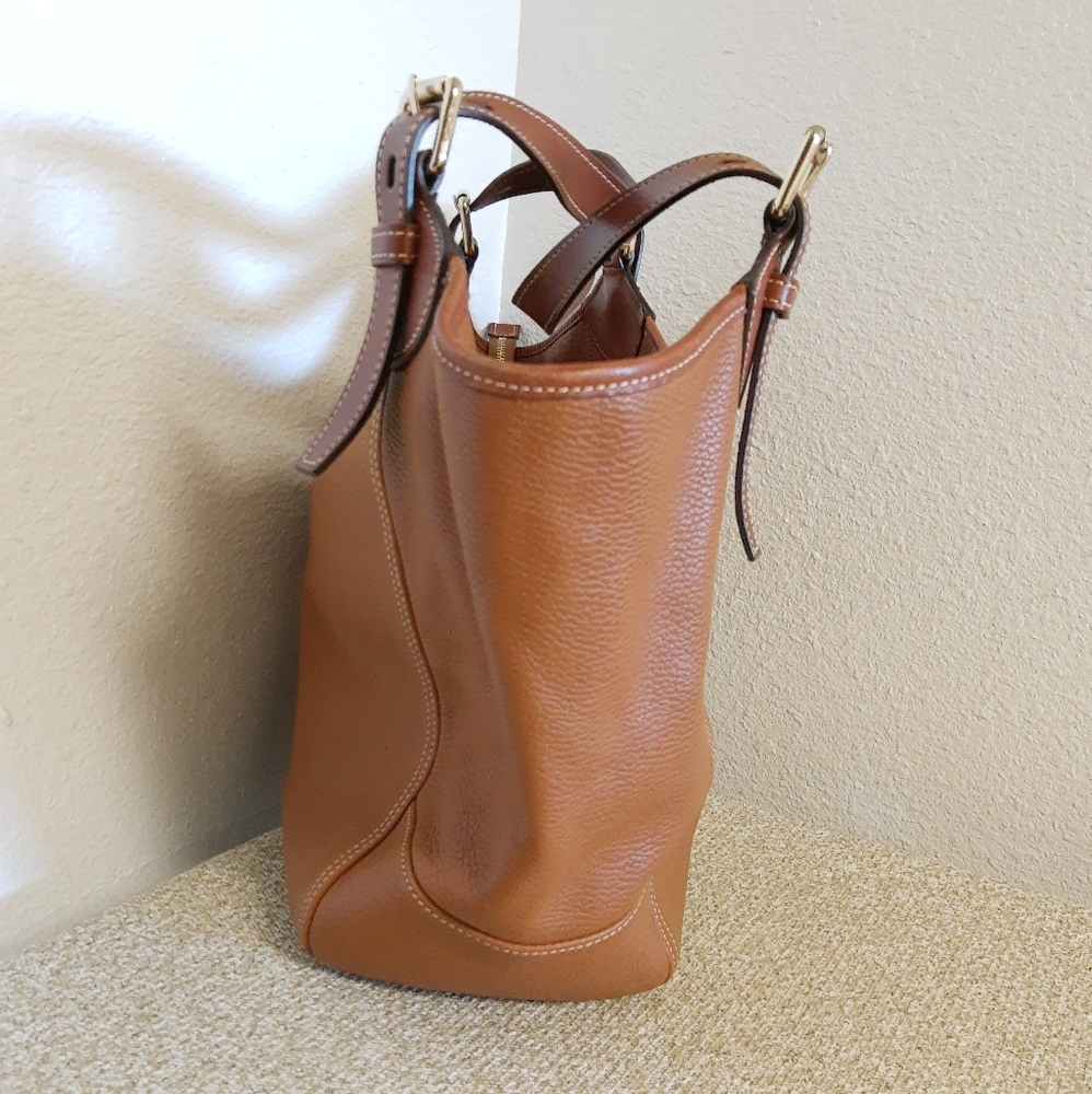 Dooney And Bourke Brown Pebbled Leather Bag - Picture 5 of 8